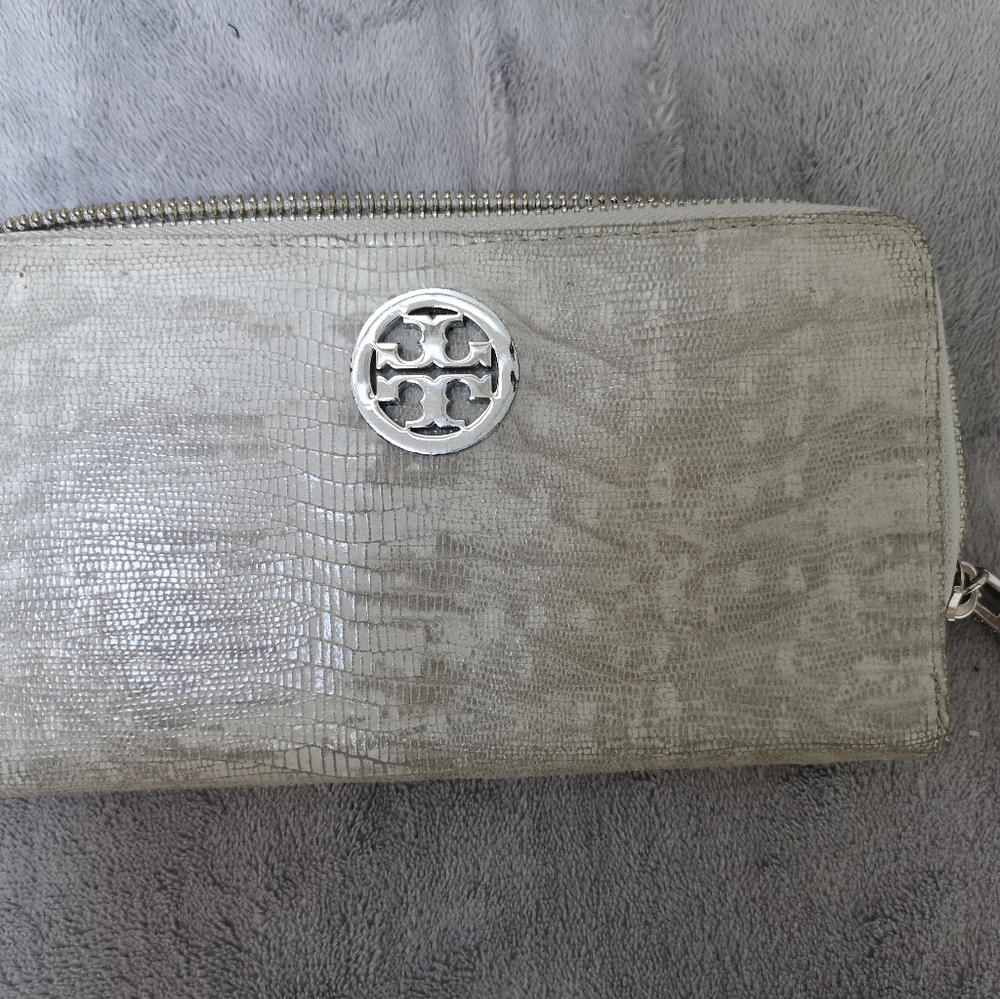 tory burch long wallet